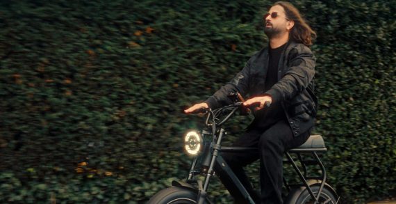 Koray Avcı’dan Barış Manço’ya Saygı Duruşu Koray Avcı’dan Barış Manço’ya Saygı Duruşu