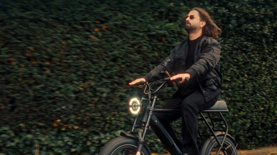 Koray Avcı’dan Barış Manço’ya Saygı Duruşu