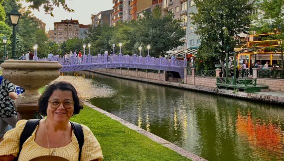 Beste Serim Erbak: Konuşan Heykeller – Kültür Yumağı – Eskişehir Beste Serim Erbak: Konuşan Heykeller – Kültür Yumağı – Eskişehir