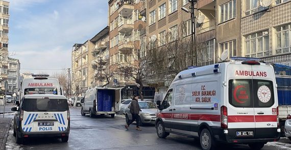 Bağcılar’da karbonmonoksitten zehirlendiği değerlendirilen 3 kişi yaşamını yitirdi