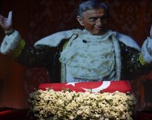 Sanatçı Haldun Dormen son yolculuğuna uğurlandı Sanatçı Haldun Dormen son yolculuğuna uğurlandı