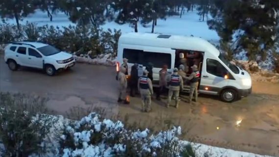 Jandarmanın 26 ildeki göçmen kaçakçılığı operasyonları kapsamında 59 şüpheli tutuklandı