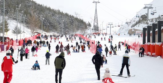 Kayak merkezlerinde yeni yılın ilk gününde yoğunluk yaşandı
