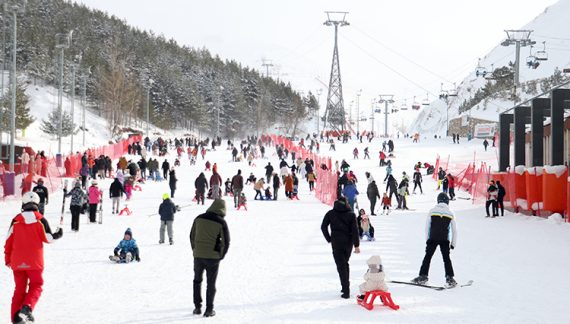 Kayak merkezlerinde yeni yılın ilk gününde yoğunluk yaşandı