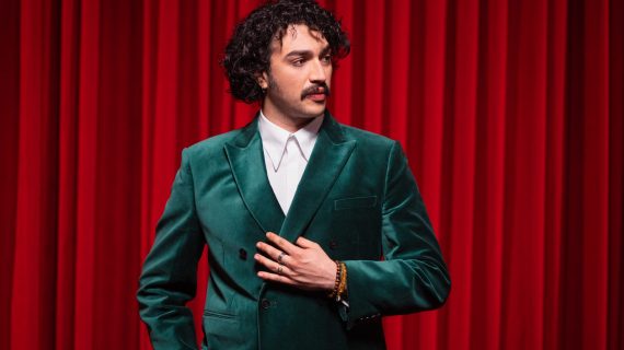 O Ses’te Dikkat Çeken Performans Yayında Fırat Tandoğan Yorumuyla “Bana Yalan Söylediler” Yeniden Dinleyiciyle Buluştu.