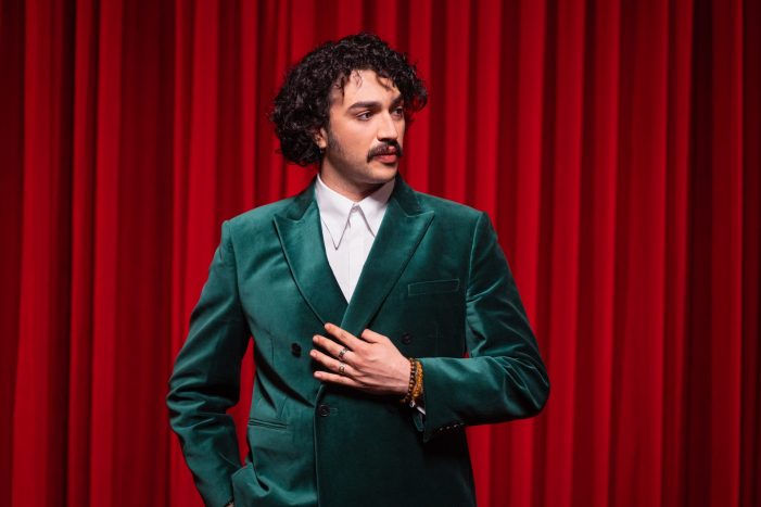 O Ses’te Dikkat Çeken Performans Yayında Fırat Tandoğan Yorumuyla “Bana Yalan Söylediler” Yeniden Dinleyiciyle Buluştu.