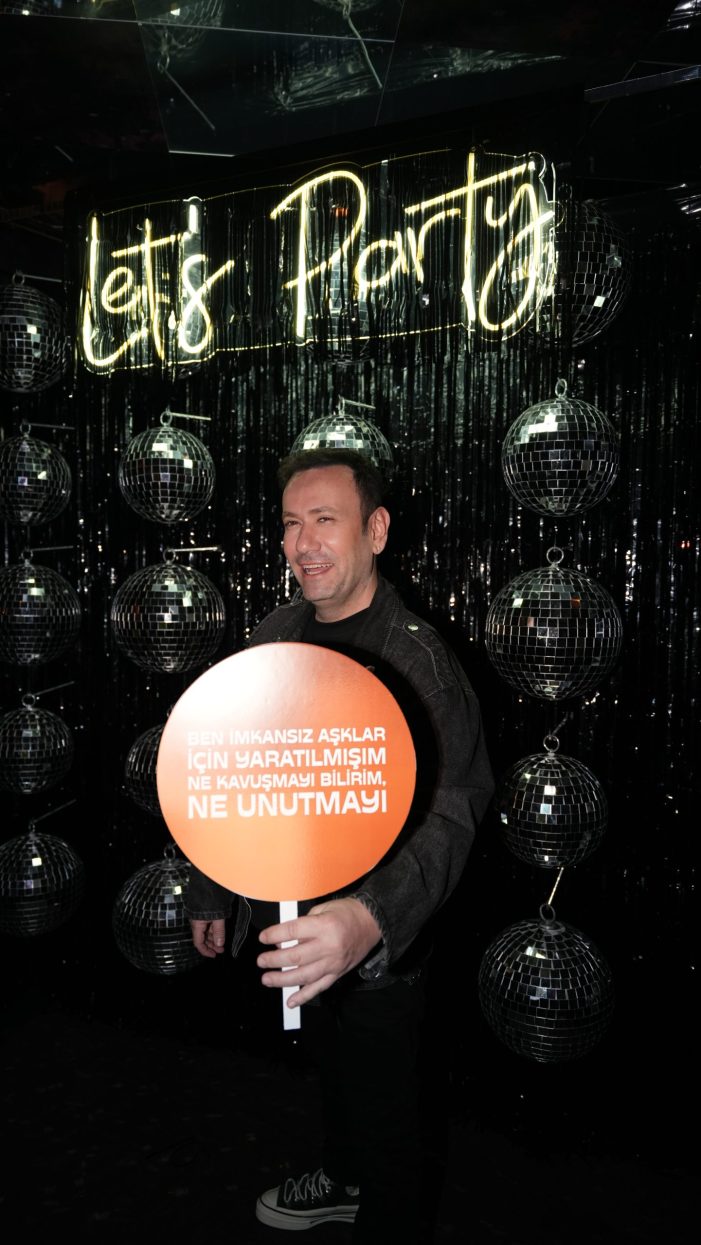 Ünlüler Geçidi…Özgür Aras Yeni Yaşını Kutladı