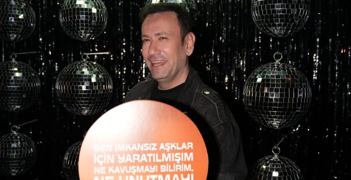 Ünlüler Geçidi…Özgür Aras Yeni Yaşını Kutladı Ünlüler Geçidi…Özgür Aras Yeni Yaşını Kutladı