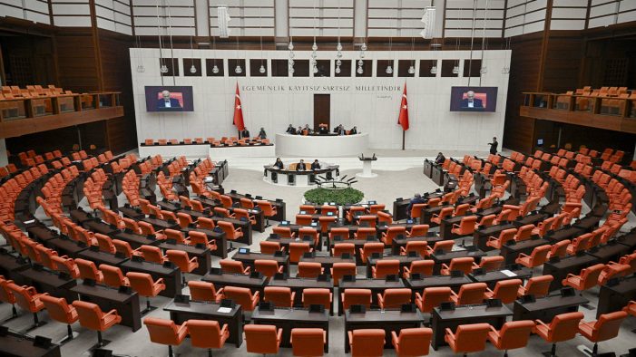 6 Şubat depreminin 3. yılında Meclis’te boş sıralar..