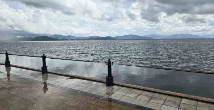 Köyceğiz Gölü’nün seviyesi yükseldi Köyceğiz Gölü’nün seviyesi yükseldi