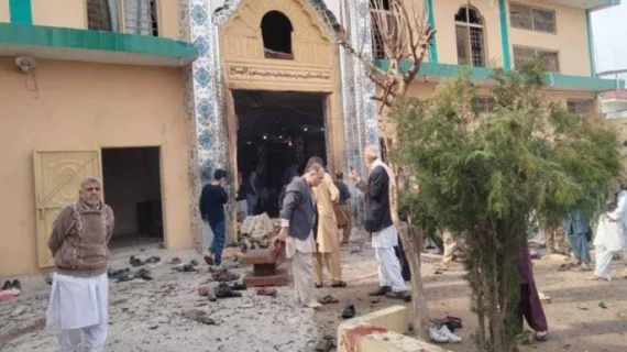 Pakistan’da cuma namazında patlama!..