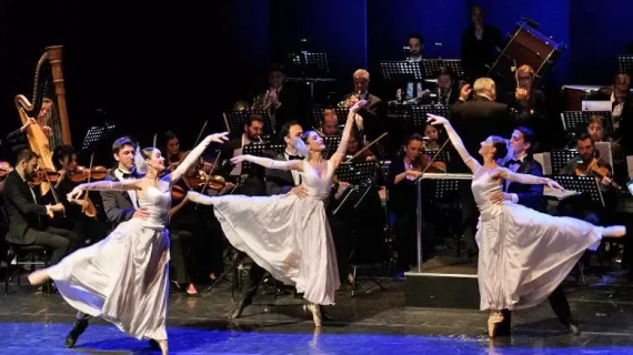 Viyana Valsleri ve Türk Valsleri izleyenleri büyüledi