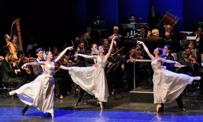 Viyana Valsleri ve Türk Valsleri izleyenleri büyüledi