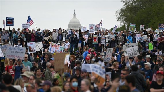 ABD’deki En Büyük Protesto Gösterisi: 9 Milyon Kişi Trump’a Karşı Sokağa Döküldü