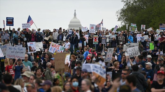 ABD’deki En Büyük Protesto Gösterisi: 9 Milyon Kişi Trump’a Karşı Sokağa Döküldü