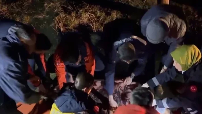 Bartın’da kayıp olarak aranan kadın donmak üzereyken bulundu