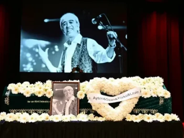 Edip Akbayram mezarı başında anıldı..