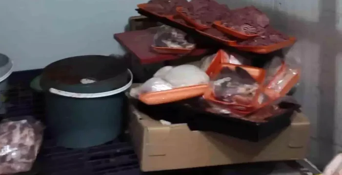 Bozuk et satan kasap mühürlendi.. Bozuk et satan kasap mühürlendi..