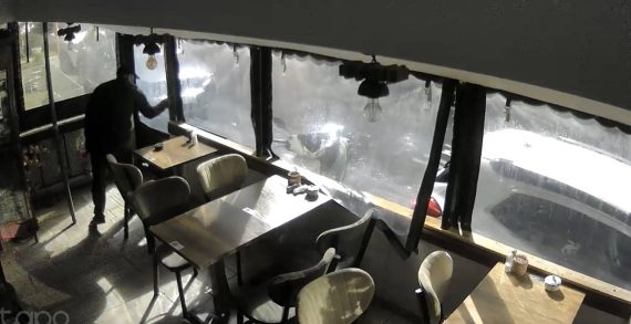 Sarıyer de boşanma aşamasındaki eşinin işyerini soydu.. Sarıyer de boşanma aşamasındaki eşinin işyerini soydu..