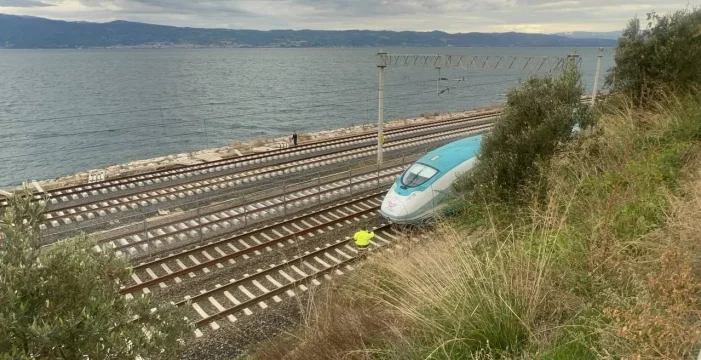 Kocaeli’nde yüksek hızlı trenin çarptığı kişi öldü..