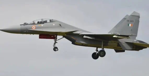 Hindistan’da savaş uçağı düştü!..