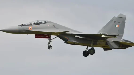 Hindistan’da savaş uçağı düştü!.. Hindistan’da savaş uçağı düştü!..