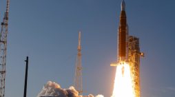 Ay’a Dönüş Başladı: Artemis II Mürettebatı Tarihi Yolculuğuna Çıktı