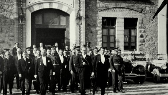 Egemenlik, kayıtsız şartsız milletindir!