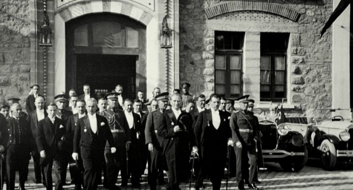 Egemenlik, kayıtsız şartsız milletindir!