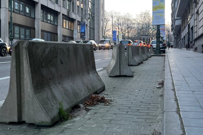 Brüksel’de “geçici” beton bloklar siyasi meseleye dönüştü