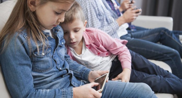 Dijital Nesil Yol Ayrımında: Avrupa Çocuklara Sosyal Medya Yasağını Tartışıyor
