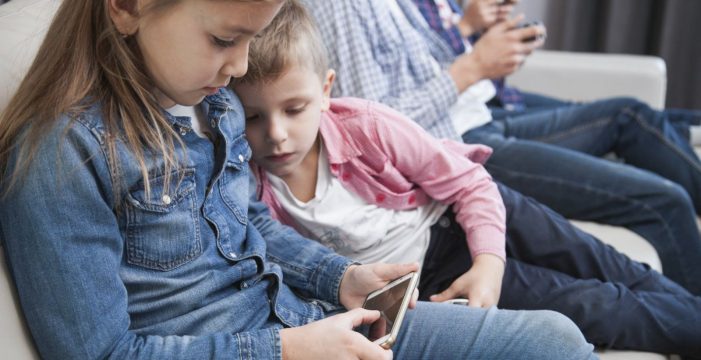 Dijital Nesil Yol Ayrımında: Avrupa Çocuklara Sosyal Medya Yasağını Tartışıyor