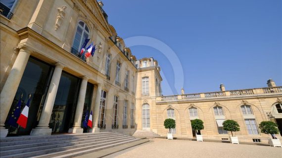 Fransa’da Yolsuzluk Depremi: Elysee Sarayı’na Mali Polis Baskını