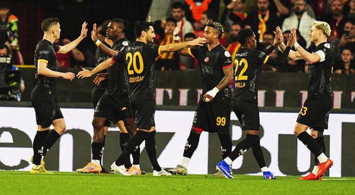 Aslan ‘İzmir’de ‘Kaptan’ıyla Güldü!