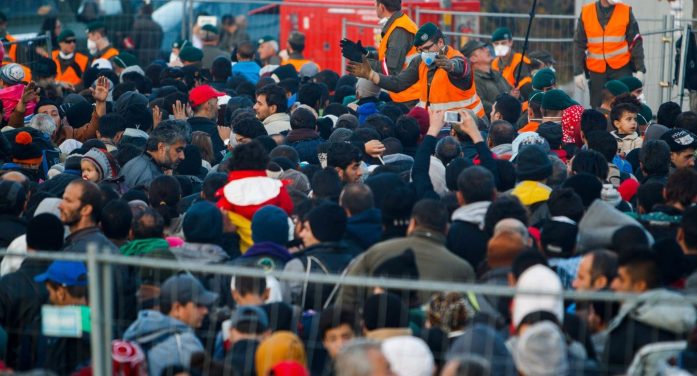 İspanya’da 500 Bin Göçmene “Af” Krizi