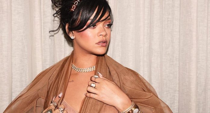 ‘Rihanna’ sessizliğini rekorla bozdu