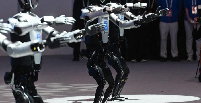 İnsansı Robotların Dayanıklılık Sınavı: Pekin’de Maraton Başlıyor!