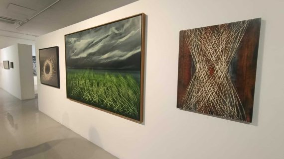 Taksim Sanat’ta Çok Katmanlı Bir Yolculuk: ‘Yüzeyin Derinliğinde’ Kapılarını Açtı