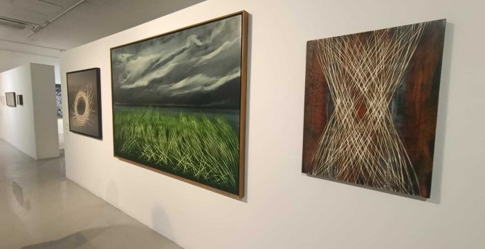 Taksim Sanat’ta Çok Katmanlı Bir Yolculuk: ‘Yüzeyin Derinliğinde’ Kapılarını Açtı