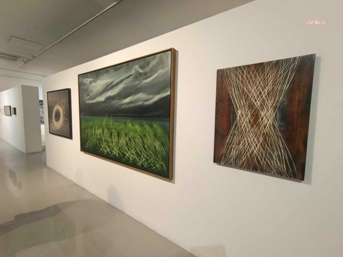 Taksim Sanat’ta Çok Katmanlı Bir Yolculuk: ‘Yüzeyin Derinliğinde’ Kapılarını Açtı