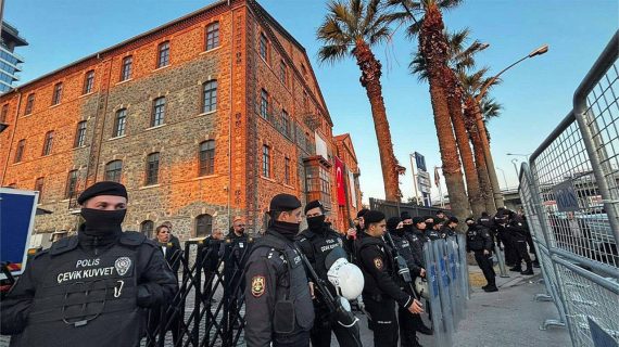 İzmir’de Meslek Fabrikası için süren direnişte Cemil Tugay’ın fabrikaya girişine engel!.