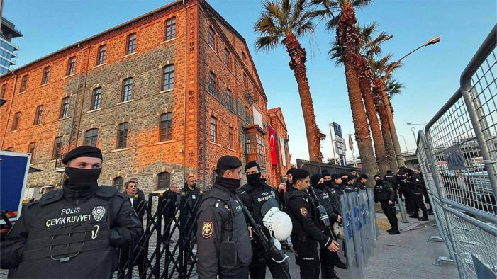 İzmir’de Meslek Fabrikası için süren direnişte Cemil Tugay’ın fabrikaya girişine engel!.