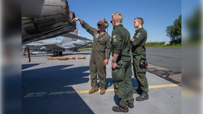 Gökyüzündeki manevra Finlandiya’yı karıştırdı..