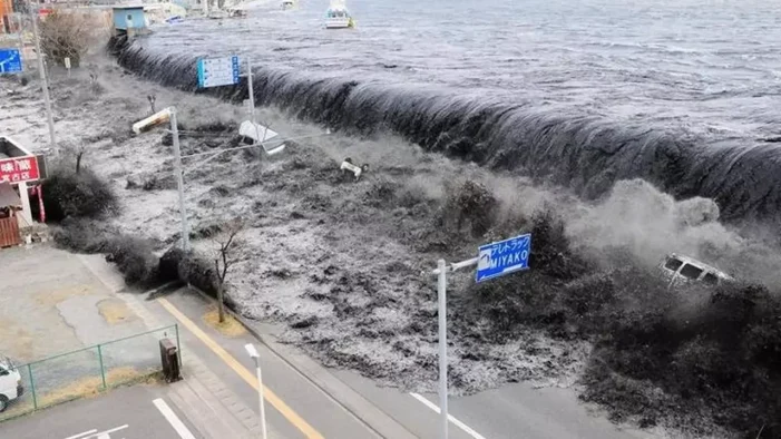 Japonya’da tsunami uyarısı yapıldı..