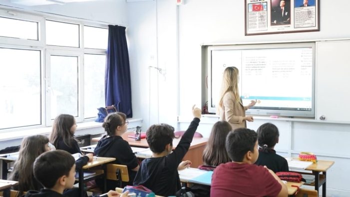 Öğretmenlerin il içi isteğe bağlı yer değiştirme duyurusu yayımlandı..