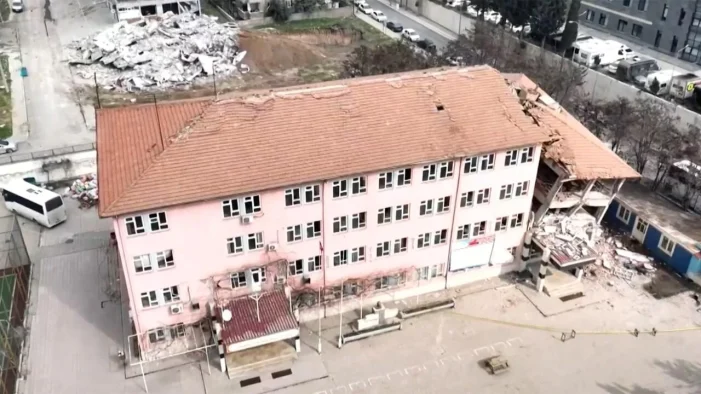 Depremde etkilenen okulların onarımı için Kredi var, kullanım yok..