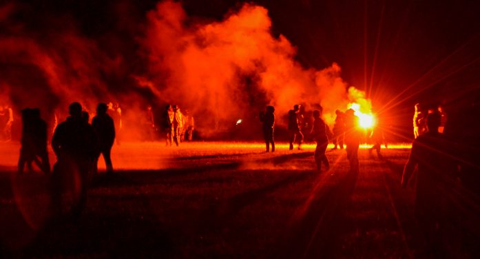Fransa’da “Tehlikeli” Rave Partisi: Askeri Poligonda 20 Bin Kişi
