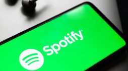 Müzikte “Yapay Zeka” Karışıklığı: Spotify’dan Sanatçılara “Yeşil Rozet”