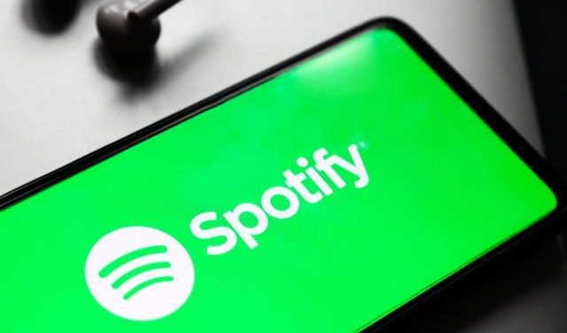 Müzikte “Yapay Zeka” Karışıklığı: Spotify’dan Sanatçılara “Yeşil Rozet”