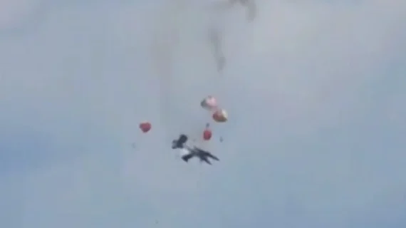 ABD’de hava gösterisinde iki uçak çarpıştı.. ABD’de hava gösterisinde iki uçak çarpıştı..